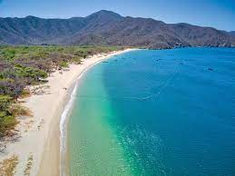 Playa de Bahía Concha con aguas cristalinas